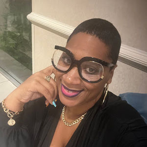 Meet your Posher, Aja